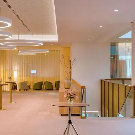 ホテル Moevenpick Stuttgart Messe & Congress 4*