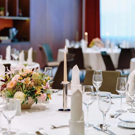 Hotel Moevenpick Stuttgart Messe & Congress 4*