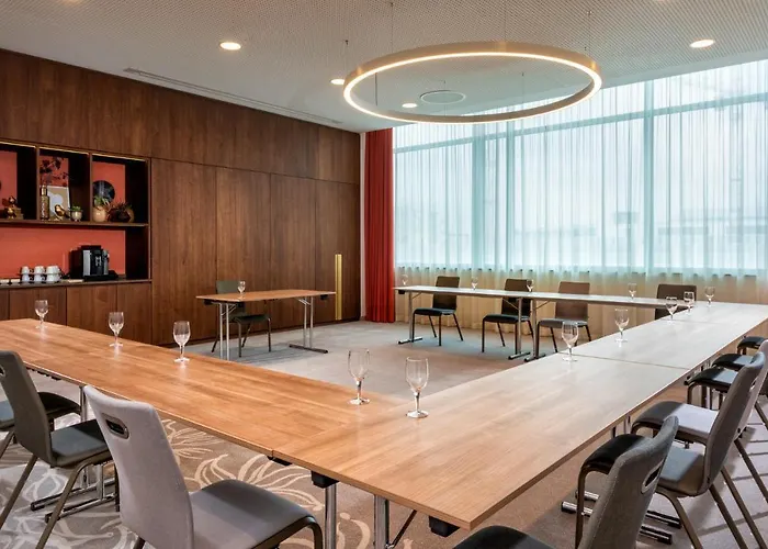 ホテル Moevenpick Stuttgart Messe & Congress 4*